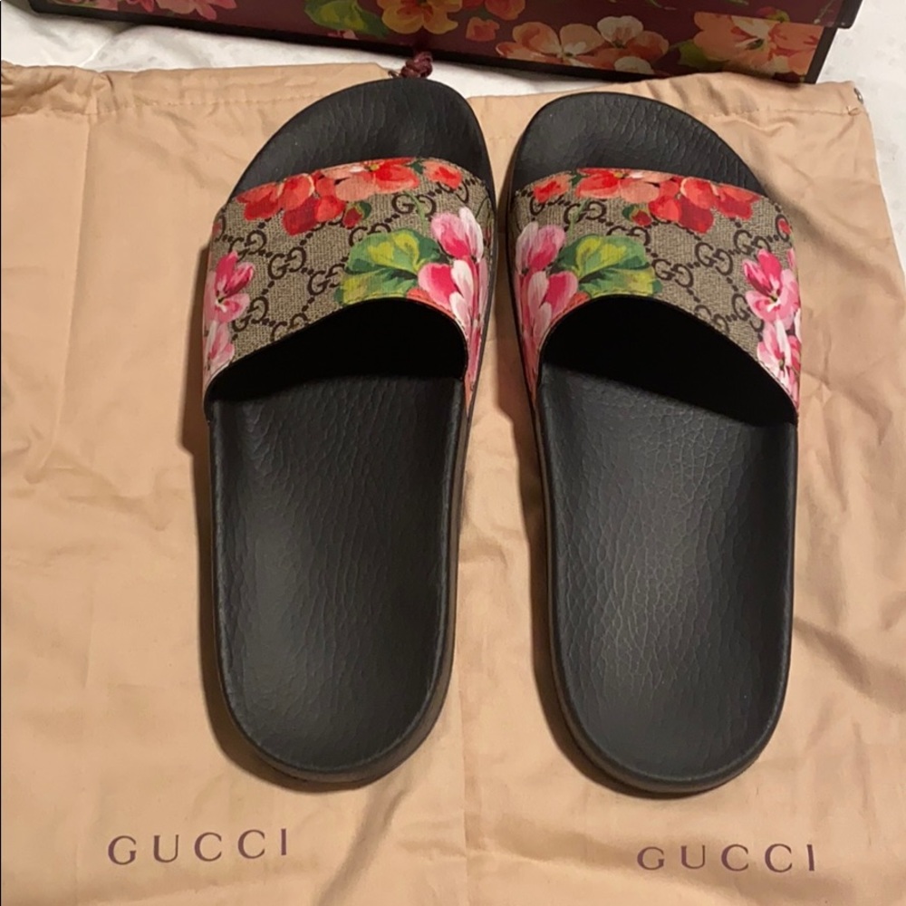 Gucci G.G Supreme Slides